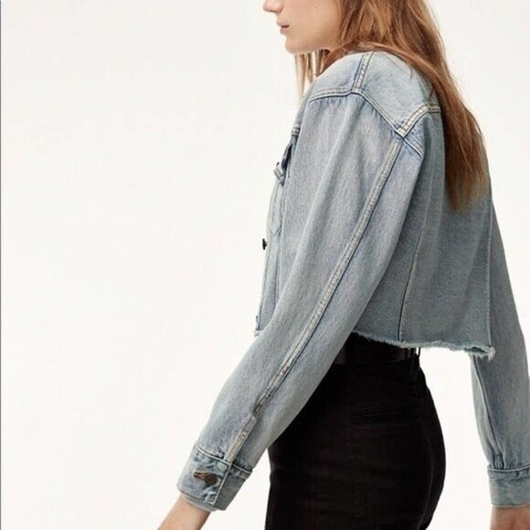 Wilfred Free Aritzia Sandalis Fringed Hem Button Down Cropped Denim Jacket Small - Picture 3 of 11